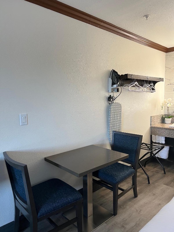 Starlight Inn Huntington Beach image 5